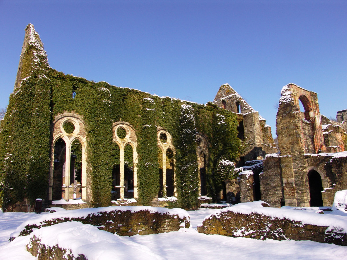 Le réfectoire sous la neige - Abbaye de Villers